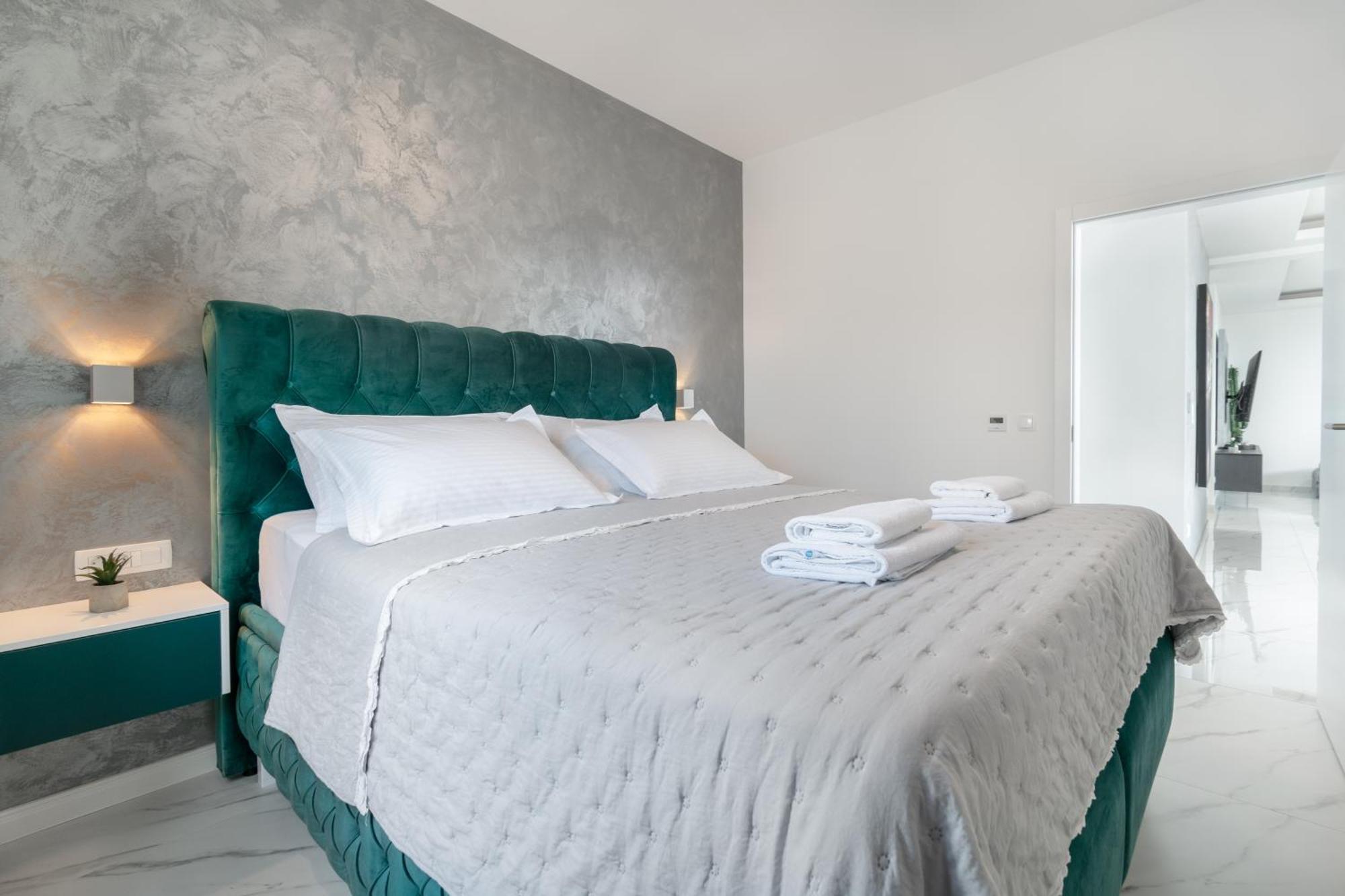 Lux Penthouse Panoramic View With Jacuzzi Makarska Exterior foto